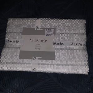 White n gray tablecloth